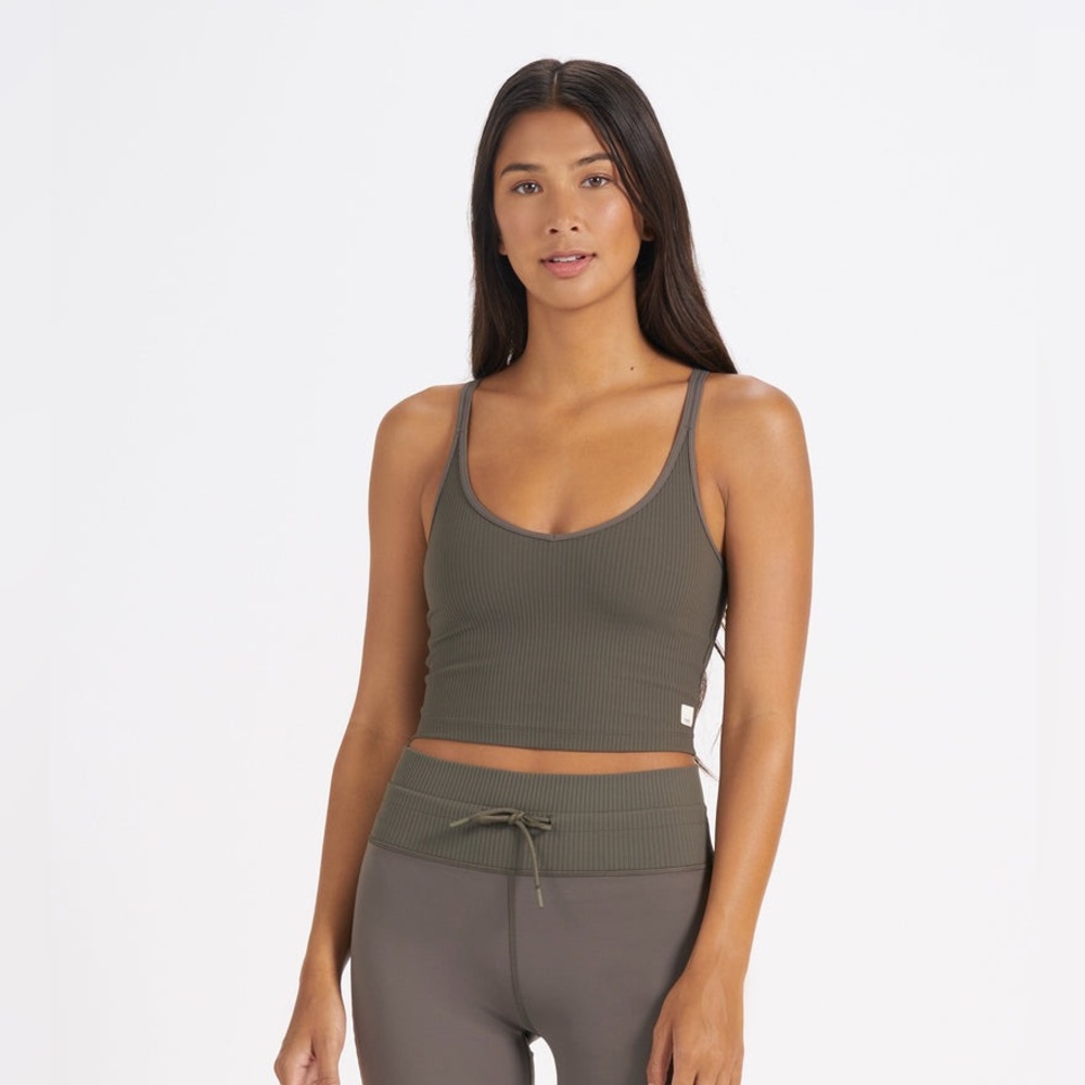 Vuori Rib Crop Tank in oregano
